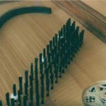 2. De stempinnen werden hier zelf gemaakt uit een staalsoort en eigenhandig gezwart. De rozet bestaat uit 3 lagen perkament.